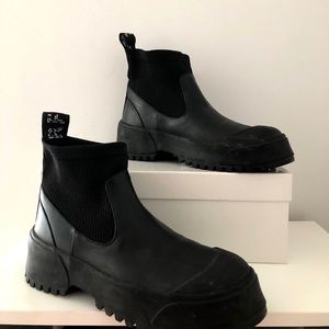 Pull-on rubber chelsea boots
